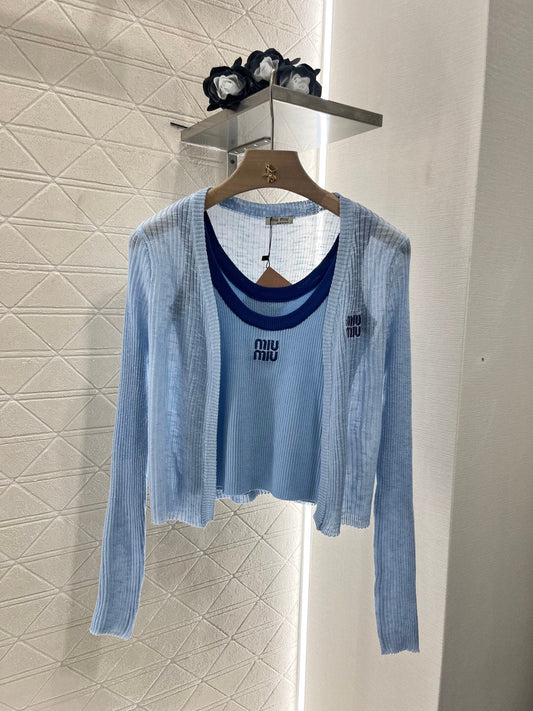 New knitted cardigan and suspenders in three colors