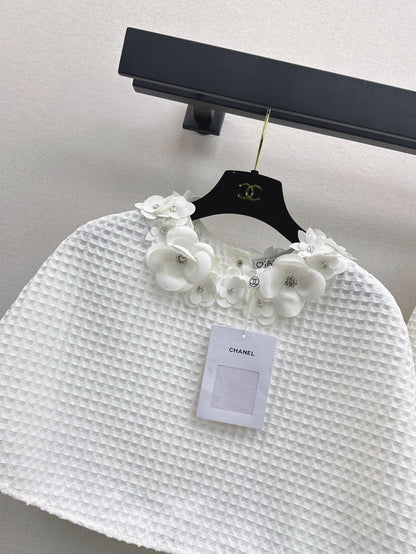 25ss three-dimensional flower decorated cape top + skirt