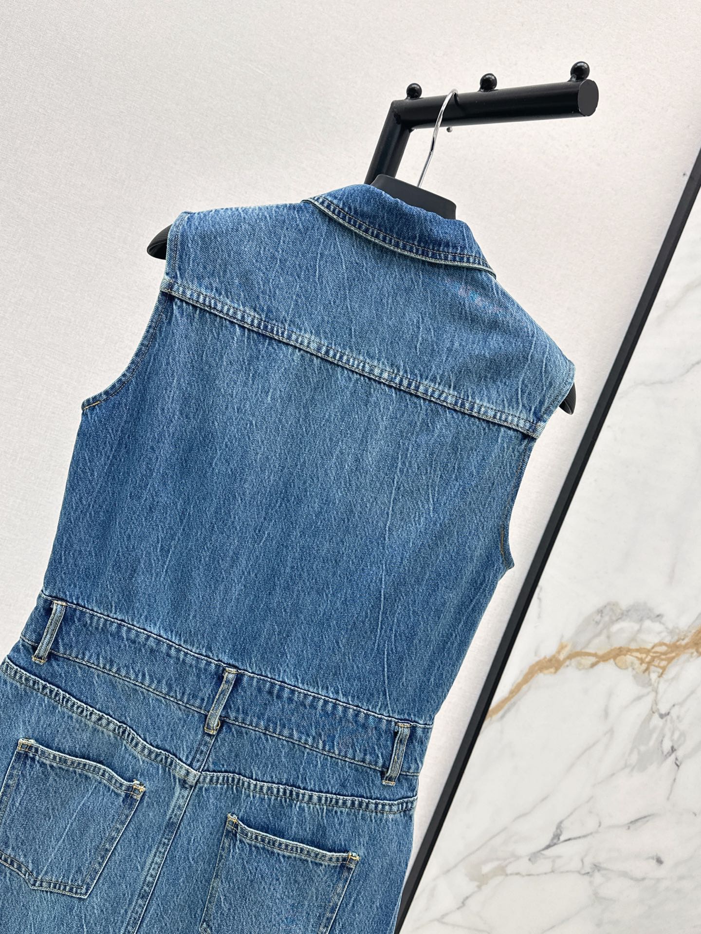 25ss classic triangle logo embellished sleeveless denim dress